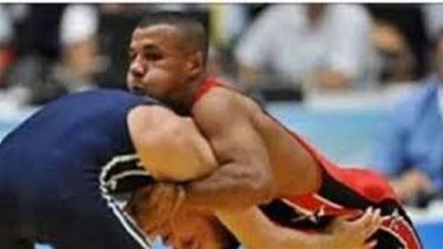 مصارع شهير يطرد عروسه من حفل الزفاف لهذا السبب