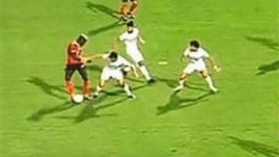 بالفيديو.. لقطة غريبة ترصدها الكاميرات التليفزيونية خلال مباراة القمة