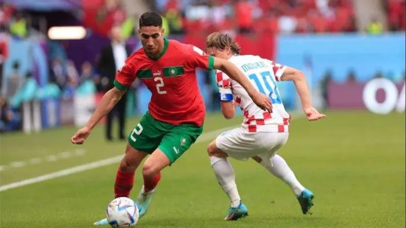 كأس العالم 2022.. أشرف حكيمي يفوز بجائزه افضل لاعب في مباراة المغرب و كندا