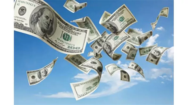 سعر الدولار أمام الجنيه في مستهل تعاملات اليوم السبت.. طاير في العلالي