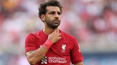 صورة محمد صلاح مع إحدي المعجبات تشعل السوشيال ميديا
