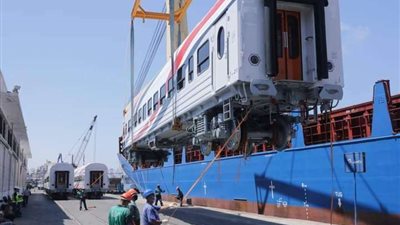 وزير النقل يعلن وصول دفعة جديدة من عربات ركاب السكك الحديدية الجديدة