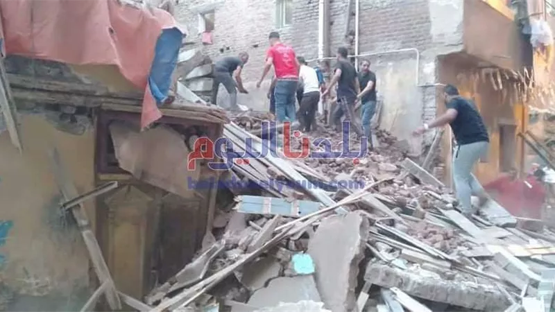 استخراج جثة طفل واثنين مصابين من أسفل المنزل المنهار بطنطا