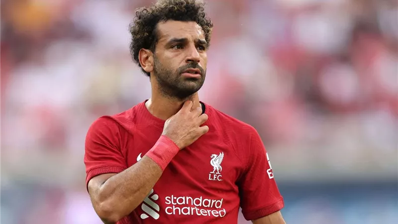 صورة محمد صلاح مع إحدي المعجبات تشعل السوشيال ميديا