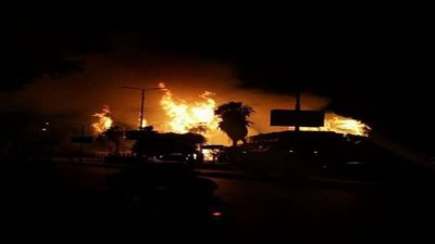 اندلاع حريق ضخم في المنطقة الصناعية بجدة
