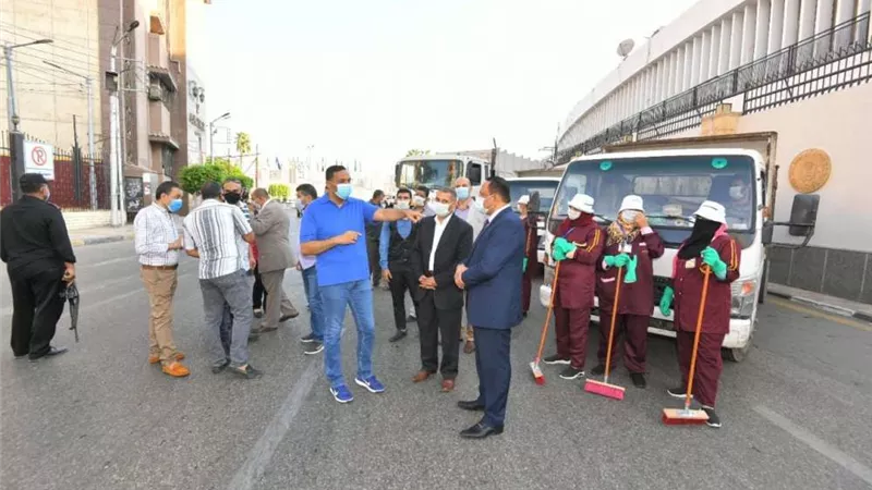 محافظ الدقهلية يعطى إشارة البدء لتدشين عمل أول شركة نظافة خاصة