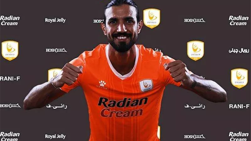 رامي صبري يحرز هدف فاركو  في شوط المباراة الأول أمام الداخلية بالدوري
