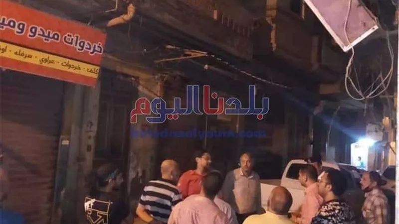 انهيار بلكونة عقار قديم بالمحلة