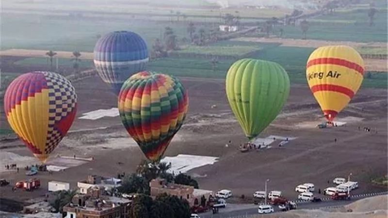 خبير سياحي: مدينة الأقصر من أكبر محطات السياحة بالبالون الطائر