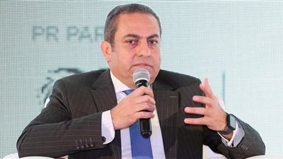 رئيس العاصمة الإدارية يبحث مع مسؤولي شركة دبي للاستثمار فرص التعاون المشترك