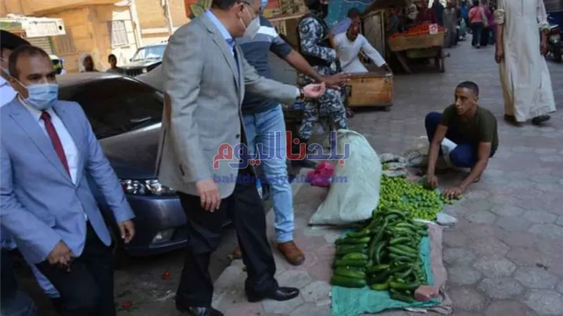 تنفيذ 122 محضر إشغال وفض سوق عشوائي خلال حملة مكبرة بمركز أبو قرقاص بالمنيا