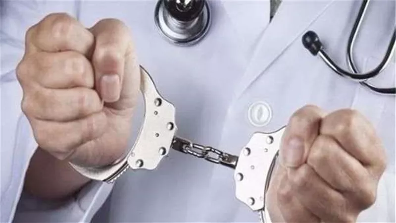 حبس طبيب كرداسة لإدارة مركز للإجهاض وحرق الأجنة