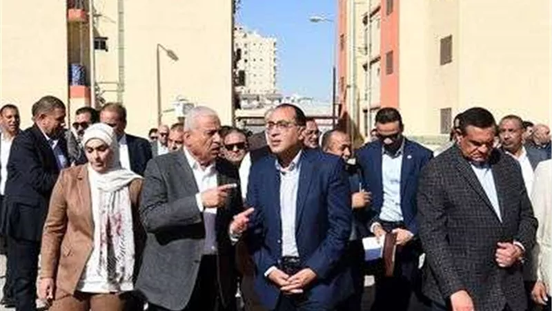 رئيس الوزراء يتفقد منطقة مساكن ناصر بالملاحة بمدينة السويس