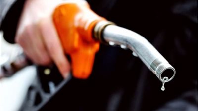 وزير البترول الأسبق يزف بشرى سارة بشأن السولار والبنزين