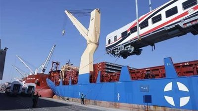 ميناء الإسكندرية يستقبل دفعة جديدة من عربات ركاب السكك الحديدية