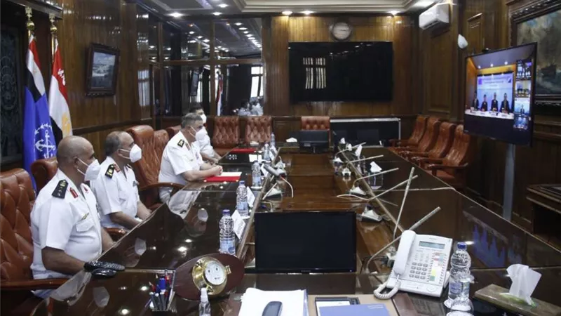 القوات البحرية  توقع عقد إنشاء محطة تداول حاويات بميناء أبو قير البحرى