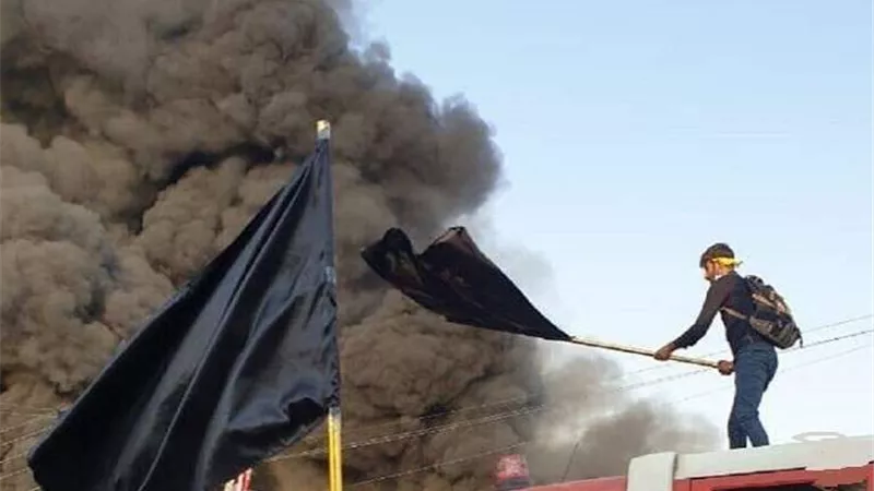 لهذا السبب.. حرق مقر قناة فضائية بالعراق (فيديو)