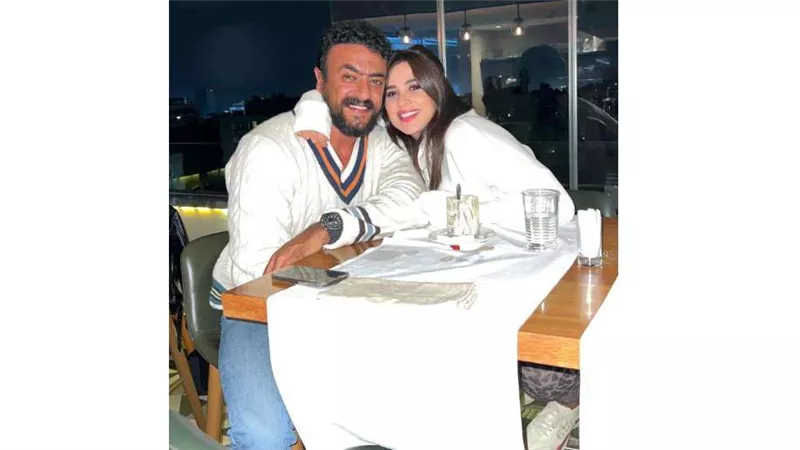 شاهد.. ياسمين عبد العزيز تحتفل بعيد ميلاد أحمد العوضي بطريقتها