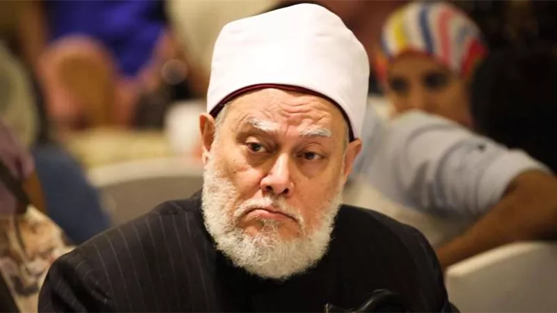 ما حكم الحلف بقول عليا الحرام من ديني؟.. علي جمعة يجيب