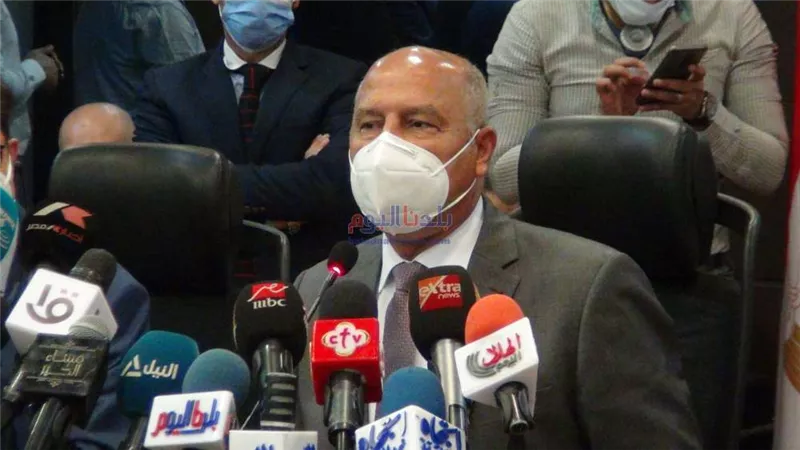 وزير النقل يشهد توقيع عقد بين هيئة مترو الأنفاق وشركة RATB الفرنسية