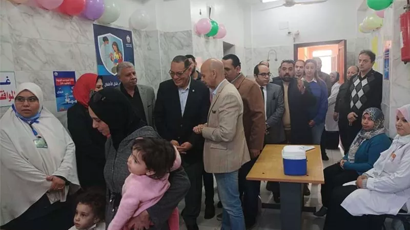 وكيل صحة الشرقية يتابع تطعيم الأطفال ببدو مدينة الصالحية ضد شلل الأطفال