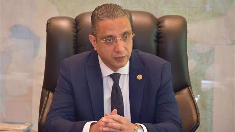 المشهد مؤلم.. محافظ الفيوم يكشف عن مشكلات الصرف الصحي (فيديو)