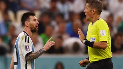 تعرف على حكام مباراة الأرجنتين وكرواتيا بنصف نهائي كأس العالم
