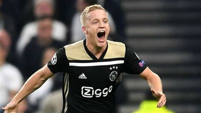 رسميًا.. مانشستر يونايتد يبرم أولى صفقاته الصيفية