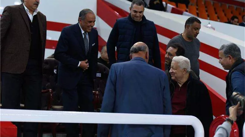 السيديهات كلمة السر.. العامري فاروق يصافح مرتضى منصور بعد سبّه لوالدته