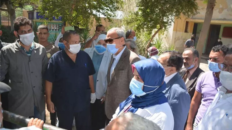 محافظ القليوبية يتفقد القوافل الطبية البيطرية ببنها