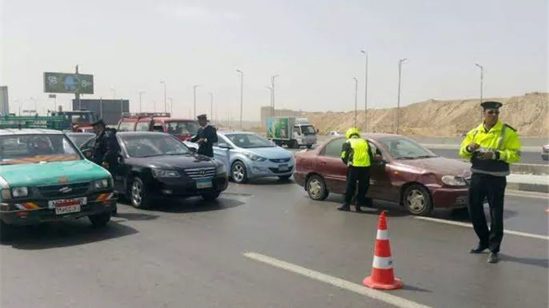 حملات مرورية مكثفة بطرق ومحاور القاهرة الكبرى