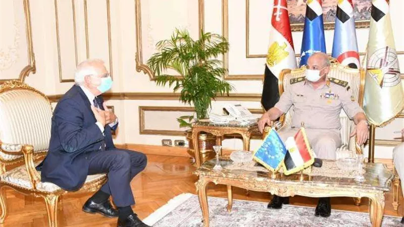 وزير الدفاع يجري مباحثات مع نائب رئيس المفوضية الأوروبية 