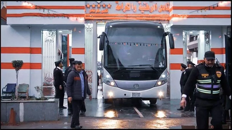 لمواجهة البنك الأهلي.. وصول حافلة الفريق الأول لكرة القدم بنادي الزمالك لاستاد القاهرة الدولي