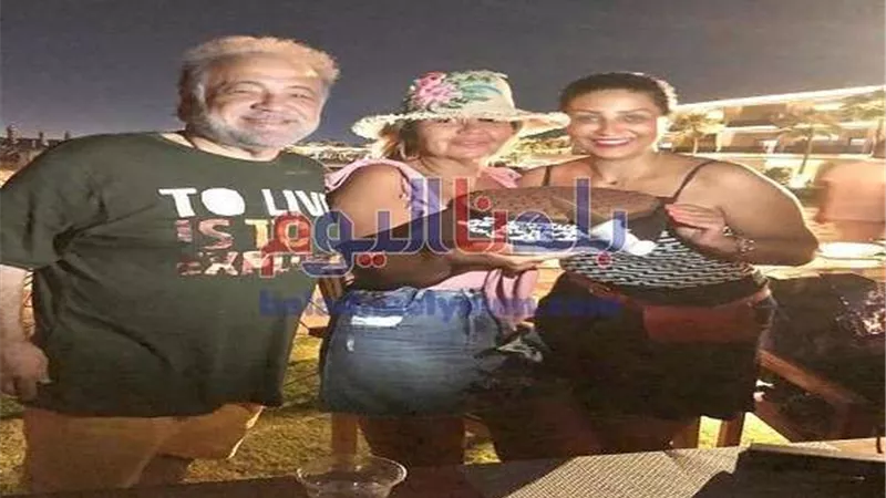 شاهد.. زوج الفنانة وفاء عامر يحتفل بعيد ميلاده بالساحل الشمالي