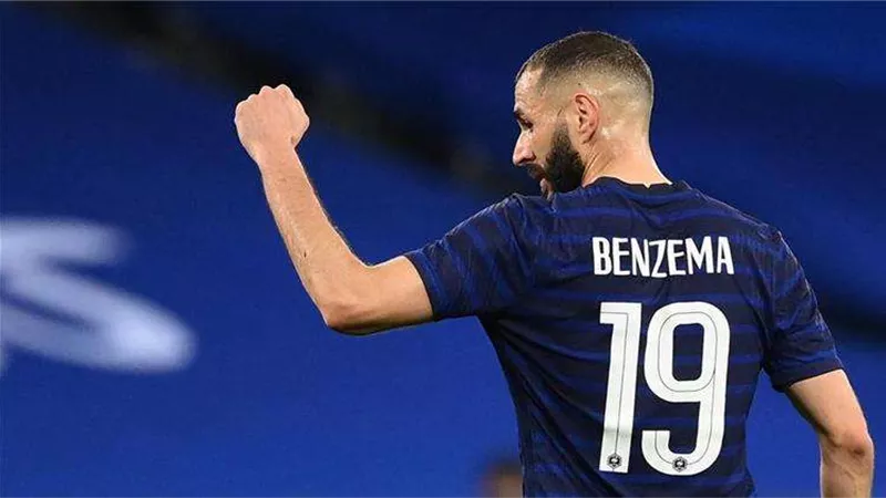 ريال مدريد يوافق على انضمام بنزيما لخوض نهائي كأس العالم 2022 مع منتخب فرنسا