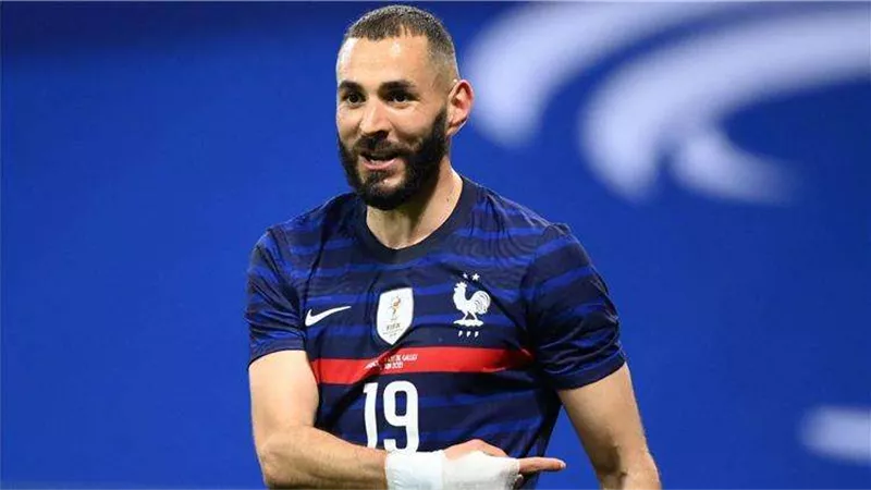 قبل نهائي كأس العالم 2022.. كريم بنزيما يثير الجدل