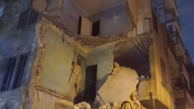 انهيار جزئى بعقار خالى من السكان بروض الفرج دون إصابات .. صور