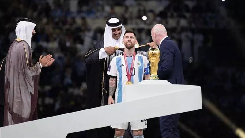 بعد تتويجه بالمونديال.. هل يعتزل ميسي؟