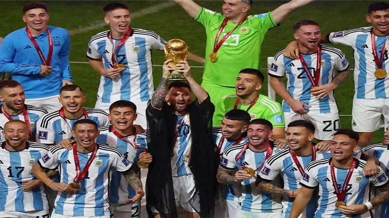 الصحف الفرنسية: الأرجنتين سرقت الكأس من فرنسا بـ خطأ تحكيمي