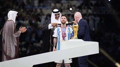مفكر سياسي: ميسي مريض وغير ناضج