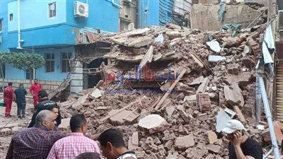 انهيار منزل مكون من ثلاث طوابق بالمحلة