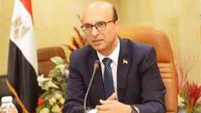 رئيس جامعة أسيوط يلتقى بلجنة وزارة التعليم العالي حول الجامعة الأهلية