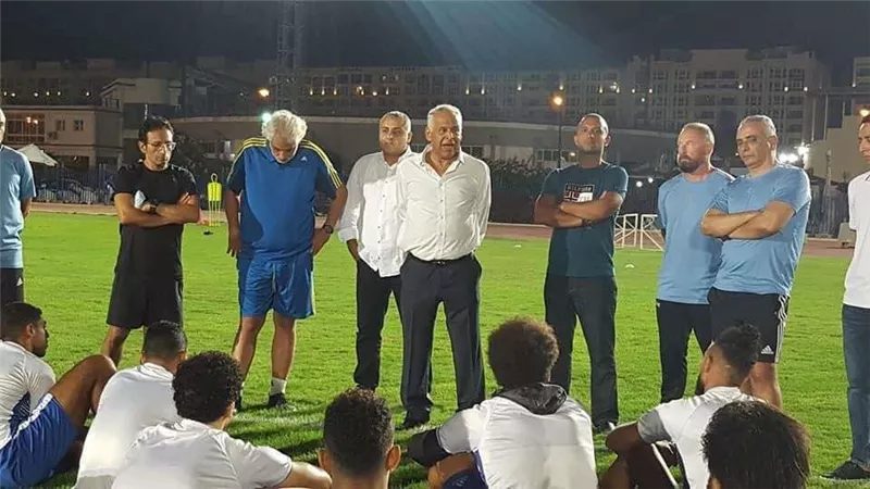 فرج عامر يُحفز لاعبي سموحة قبل مواجهة الزمالك