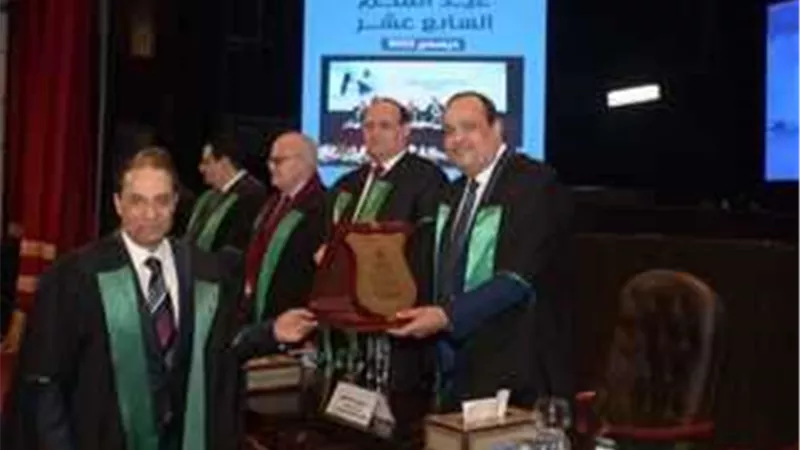 تحالف الأحزاب المصرية يهنئ الدكتور سامى عبدالعزيز لتكريمه من جامعة القاهرة