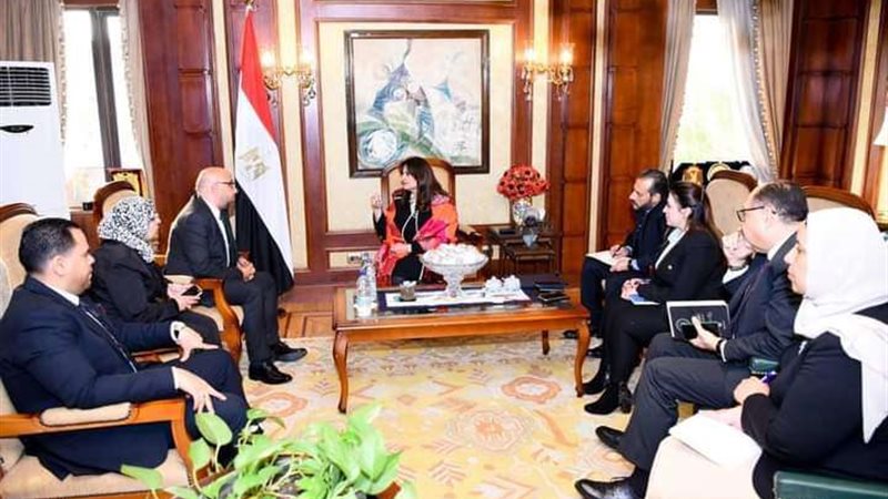وزيرة الهجرة تستقبل