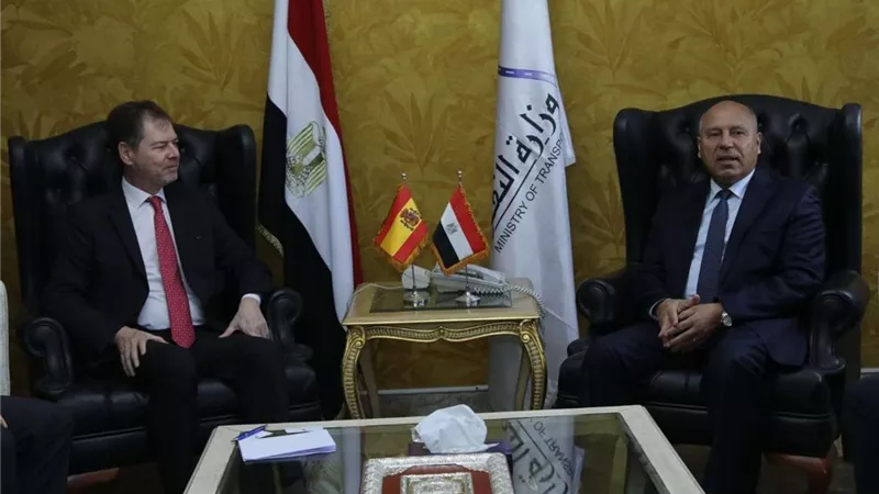 وزير النقل يلتقي بسفير إسبانيا لبحث التعاون المشترك بين الجانبين
