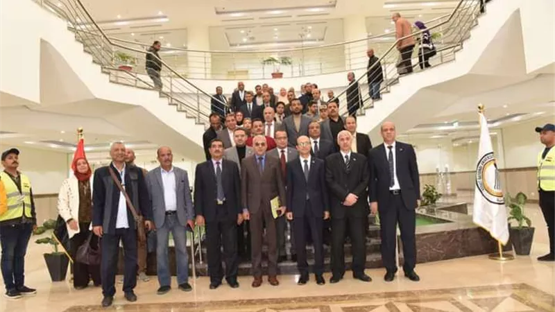 المنشاوى يستقبل لجنة التعليم العالي ويتفقدا جامعة أسيوط الأهلية