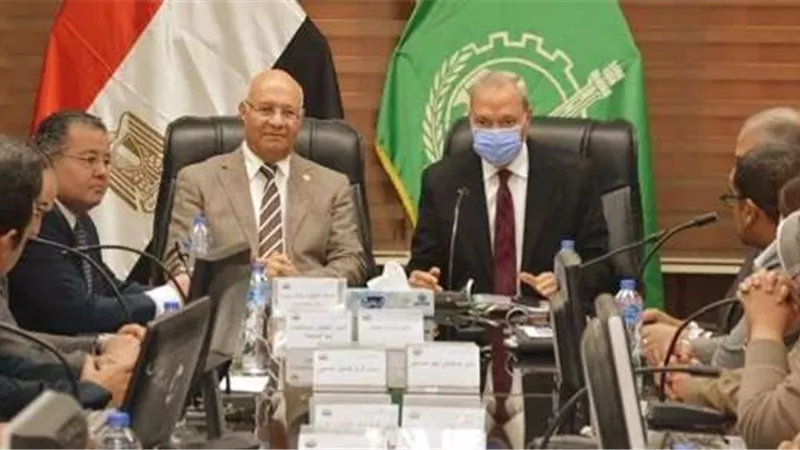 رئيس جامعة بنها ومحافظ القليوبية يناقشان تحسين الخدمة الصحية المقدمة للمواطنين