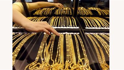 أسعار الذهب تنخفض والمصنعية 10جنيهات للجرام