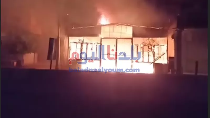 حريق هائل يلتهم محتويات كافتيريا بالمحلة